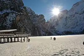 Le lac de Braies en hiver.