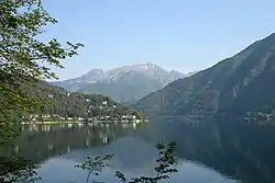 Le lac de Ledro au cœur de la vallée.