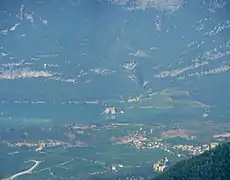 Vue du lac et du château depuis le Monte Bondone.