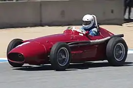 Une Maserati 250F de 1957 lors de la parade sur le circuit de Laguna Seca, lors du Monterey Motorsports Reunion de 2014.