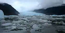 Lagune de San Rafael avec le glacier San Rafael à l'arrière plan.