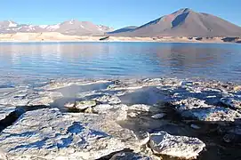 La Laguna Verde au niveau des sources chaudes, région d'Atacama, Chili
