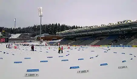Le stade en mars durant les jeux du ski.