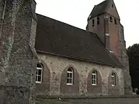 L'église fortifiée (façade nord vue de nuit)