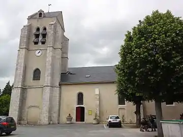 La façade sud de l'église.