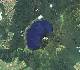 Vue aérienne du lac Mashū.