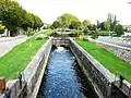 Canal de Lalinde (écluse, y compris l'aqueduc et le canal de communication des biefs, le pont supérieur qui lui fait suite et le bassin de chargement avec sa cale de radoub)