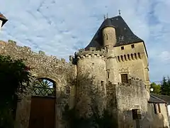 La tour sud du château de Sauvebœuf.