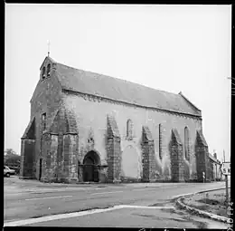 Photo en noir et blanc de l'église Saint-Jean-Baptiste, vers 1930.
