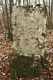 Borne armoriée de la Brosse-Guillot face Saint-Pierre