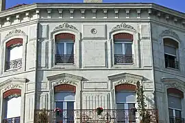 Lambrequins de fenêtre, Valence (Drôme).