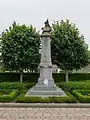 Le monument aux morts communal.