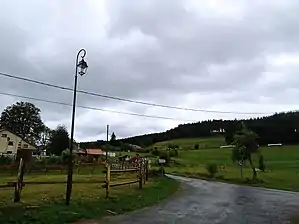 hameau au pied de la colline