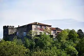 Vue sur les façades nord et ouest.