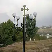 Un lampadaire des escaliers menant à la cathédrale.