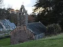 La chapelle Saint-Egarec : vue extérieure d'ensemble 2.