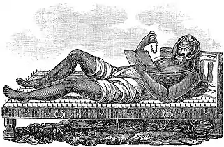 Gravure en noir et blanc d'un homme à moitié nu, allongé sur un lit de clous.