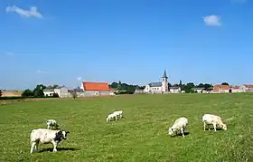 Ferme du Château, dite ferme Libois (façades, toitures (à l'exclusion des bâtisses modernes qui s'y adossent) et les murs de clôture) (M) et ensemble formé par cette ferme et les terrains environnants (S)