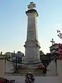 Le monument aux morts adossé au cimetière (sept. 2012)