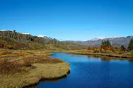 Le voyage d'Arya et Sandor Clegane à travers Westeros a en grande partie été filmé au Parc national de Þingvellir (Islande).