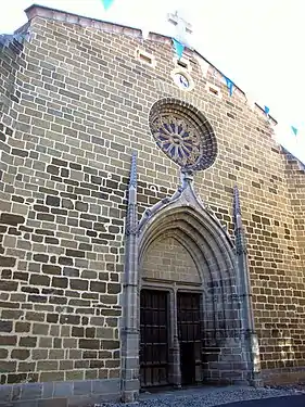 Façade de l'église de Langeac.