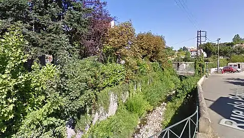 Le Langonand à Saint-Chamond, rue de Paradis.Il conflue avec le Janon à 60 m de là.