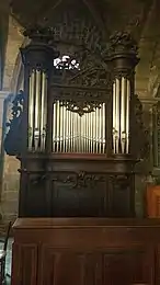 L'orgue de chœur de l'église.