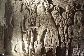 Bas-relief dans une cave