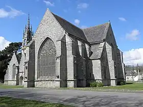 Église Notre-Dame-de-la-Cour et croix de calvaire