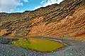 La lagune verte Lago Verde du demi-cratère de El Golfo