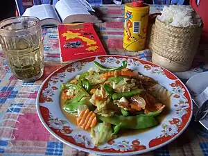 Plat laotien avec un kratip