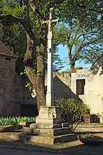 Croix du parvis de la chapelle.