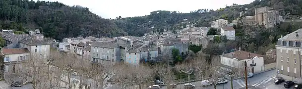 Panoramique : entrée de la ville par la porte des Récollets, rivière la Ligne, château, toits.