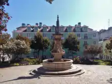 Une fontaine sur la place de Mastro