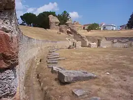 Vue partielle de l'amphithéâtre de Larino