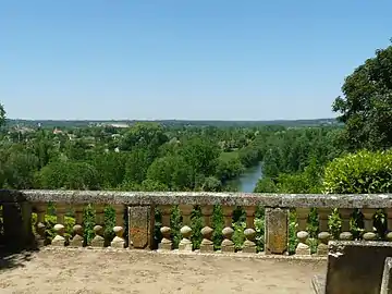 La Dronne et Saint-Aigulin vus de la place de l'église.