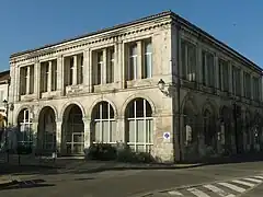 Ancienne halle aux grains de La Rochefoucauld.