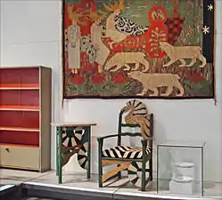 Ensemble de mobilier (chaise, table, tapisserie, 1892-1897), Oslo, musée national de l'art, de l'architecture et du design.