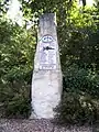 Le monument aux morts près de l'église (août 2012)