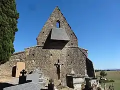 Clocher-mur de l’église.