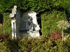 Vestiges de l'ancienne église.