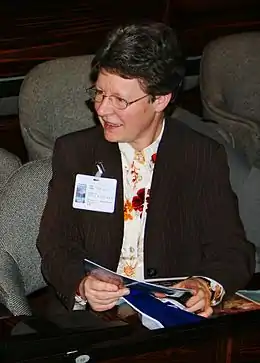 Jocelyn Bell Burnell lors du lancement de l’année internationale de l’astronomie à Paris