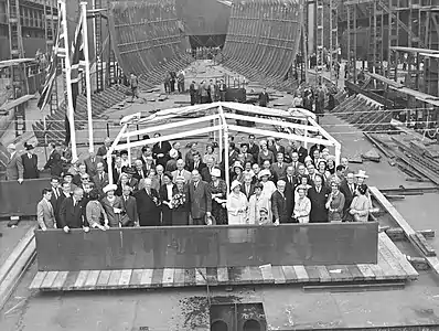 Soirée de lancement du cargo Eastern Rover au chantier naval North Sands de J.L. Thompson & Sons le 28 juillet 1961, avec un sister-ship en arrière-plan.