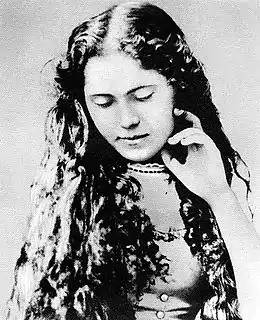Laura Marx, fille de Karl Marx, militante socialiste, traductrice des œuvres de Marx et Engels, épouse de Paul Lafargue, avec qui elle se suicide en 1911.