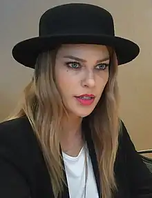 Lauren German interprète Chloe Decker.