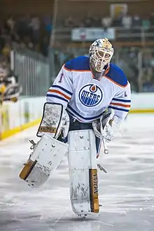 Description de l'image Laurent Brossoit at 2014 Edmonton Oilers Rookies vs UofA Golden Bears game (15088629490).jpg.