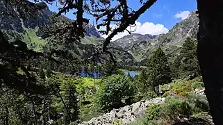 Arrivée par le GR Tour de pays du Donezan.