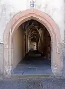 Porche et galerie du cloître.