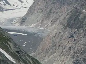 Vue d'une partie du glacier en 2013, surmonté par le refuge du Lauteraar (angle supérieur droit).