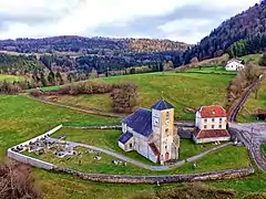 L'église et son cimetière.